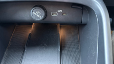 Volvo XC40 2.0 B3P Ultra Dark 5dr Auto Petrol Estate